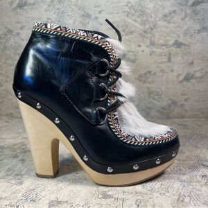 Elle by Sigerson Morrison Leather Booties/Clogs Beige / Black